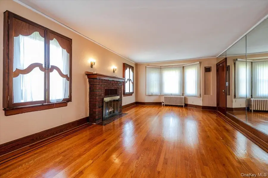 715 Iris Street, Franklin Square, NY 11010 - Image #2