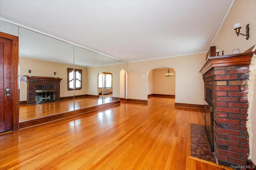 715 Iris Street, Franklin Square, NY 11010 - Image #3
