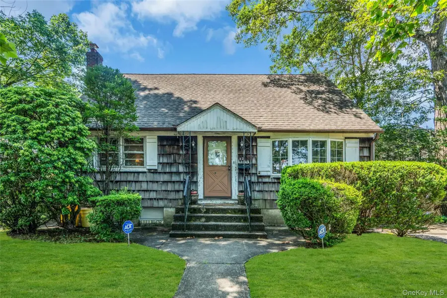 42 Summit Street, Plainview, NY 11803 - Image #2