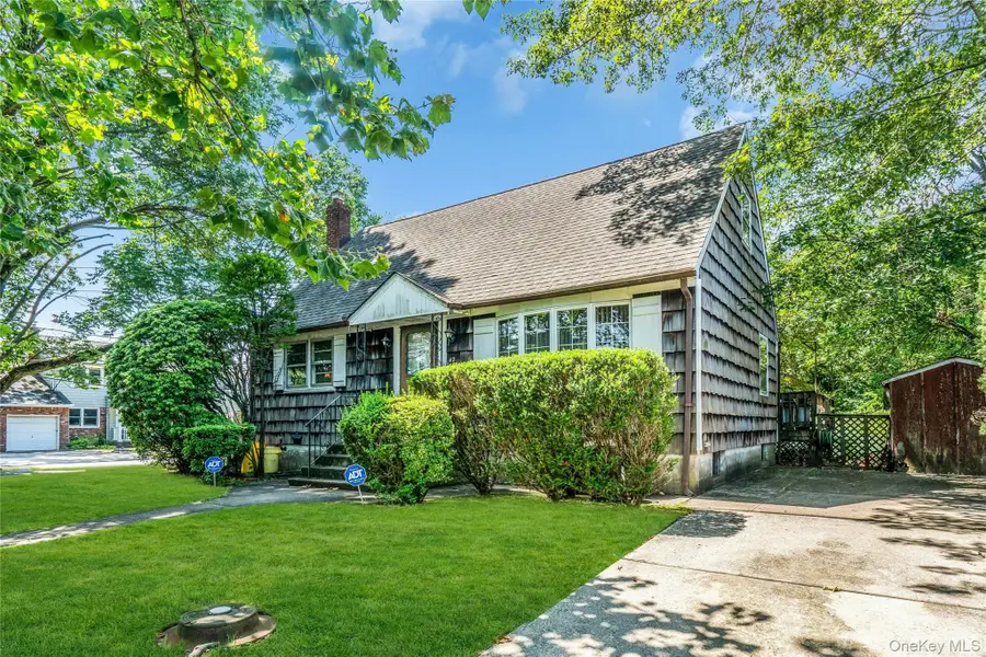 42 Summit Street, Plainview, NY 11803 - Image #3