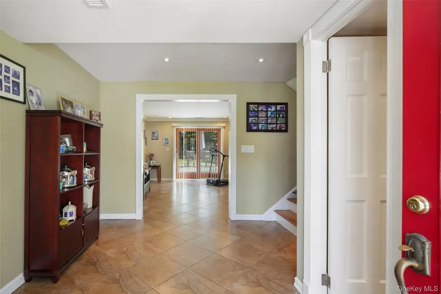 85 Vernon Drive, Scarsdale, NY 10583 - Image #2