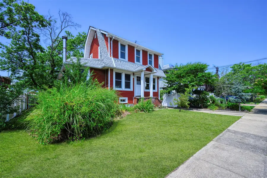 142 Gordon Place, Freeport, NY 11520 - Image #3