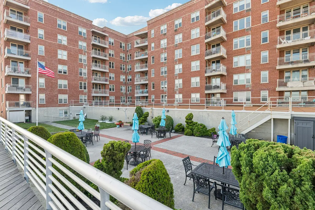 560 W Broadway #1G, Long Beach, NY 11561 - Image #1