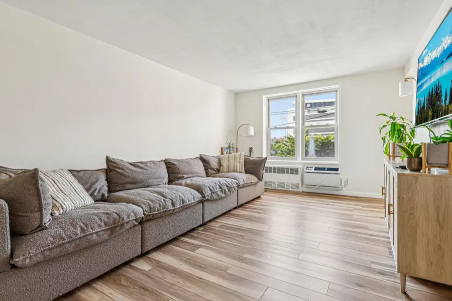 560 W Broadway #1G, Long Beach, NY 11561 - Image #2