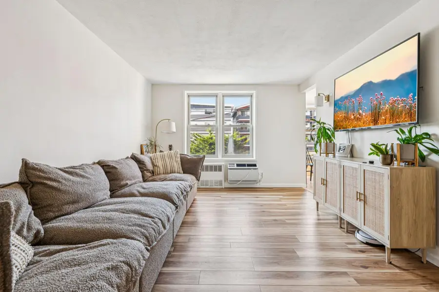 560 W Broadway #1G, Long Beach, NY 11561 - Image #3