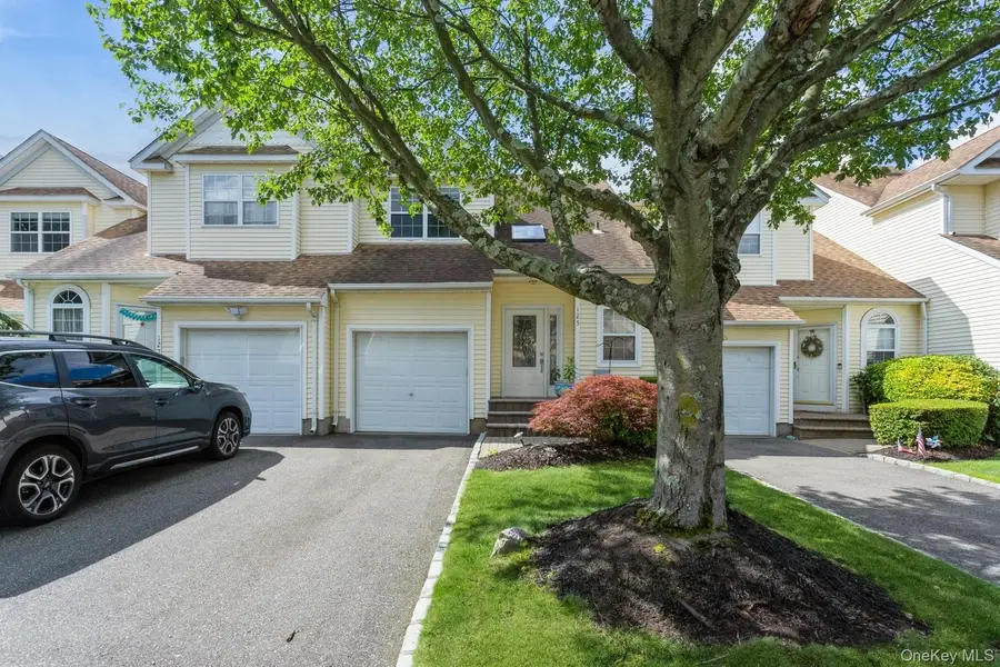 125 Cinnamon Court, Melville, NY 11747 - Image #3