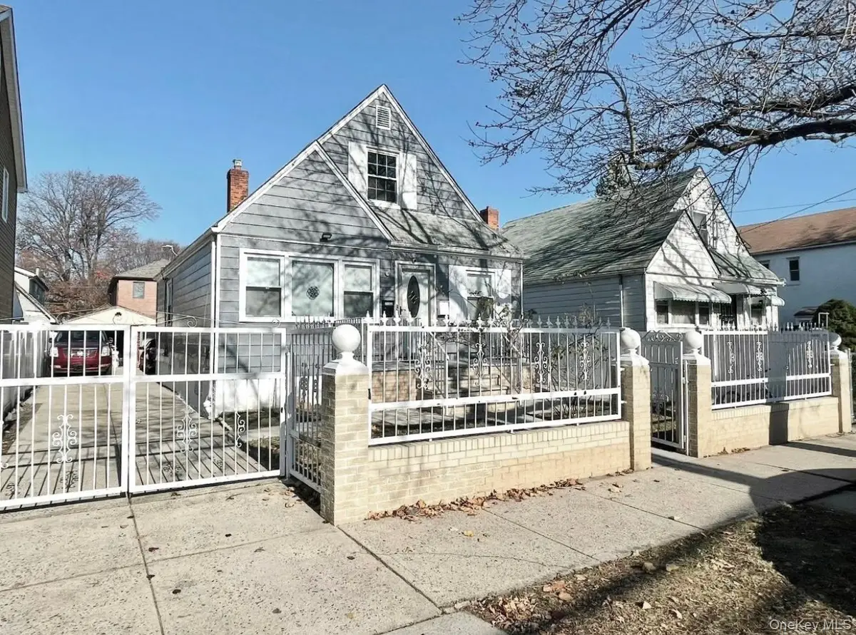 162-15 77 Avenue, Fresh Meadows, NY 11366 - Image #1