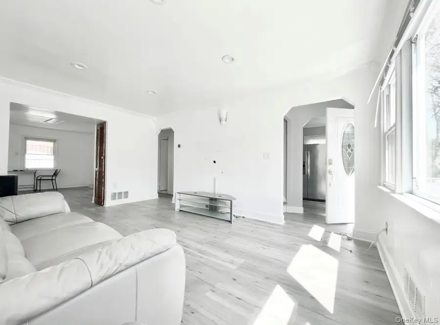 162-15 77 Avenue, Fresh Meadows, NY 11366 - Image #2