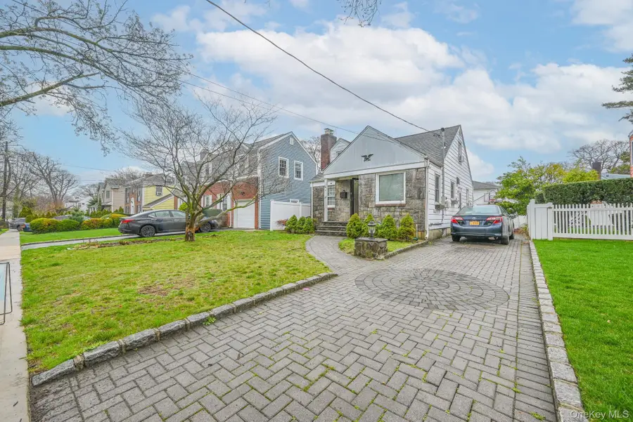 216 Home Street, Valley Stream, NY 11580 - Image #3