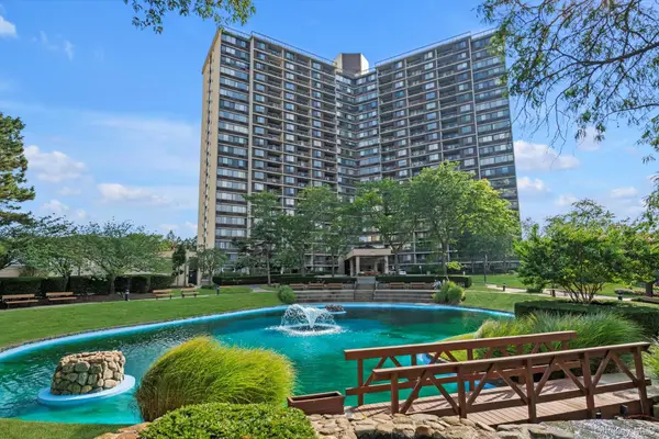 1 Bay Club Drive #8J, Bayside, NY 11360