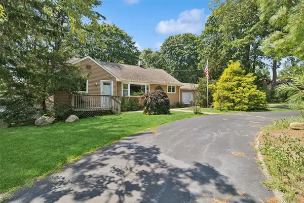 8 Cleary Road, Ronkonkoma, NY 11779