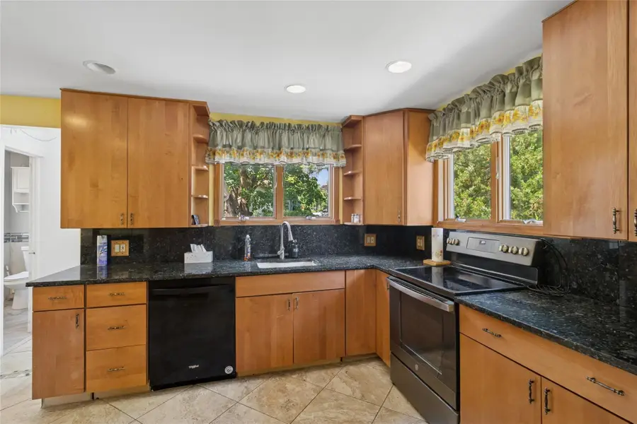 8 Cleary Road, Ronkonkoma, NY 11779 - Image #3
