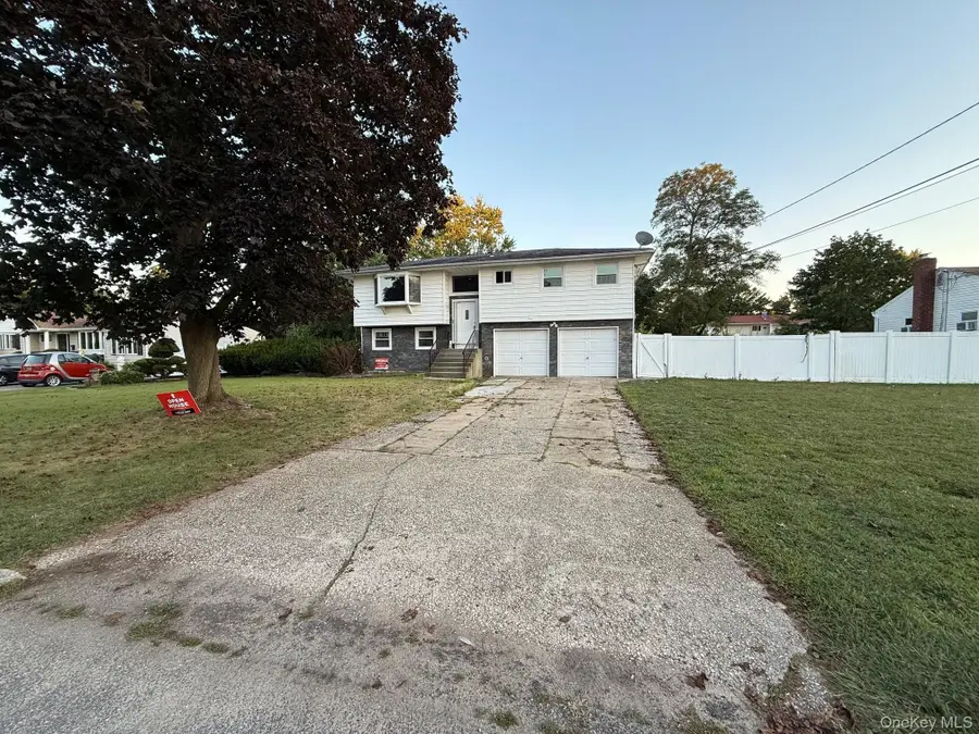 160 Van Street, Brentwood, NY 11717 - Image #2