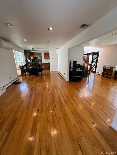 31 Woodward Street, Roslyn Heights, NY 11577 - Image #2