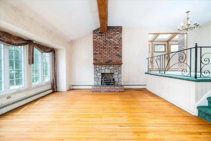 185 Maxine Court, West Hempstead, NY 11552 - Image #2