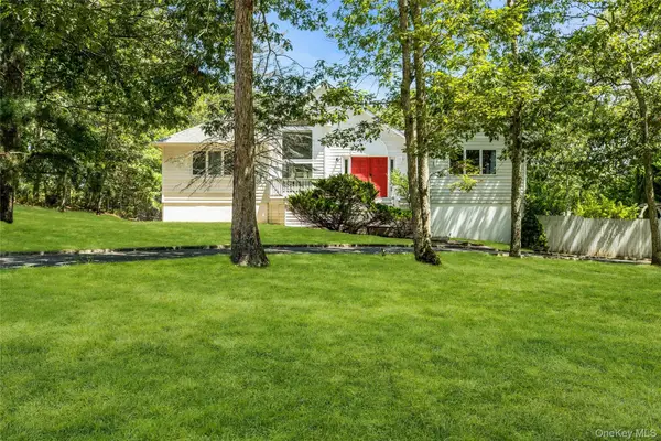 12 Douglas Court, Hampton Bays, NY 11946