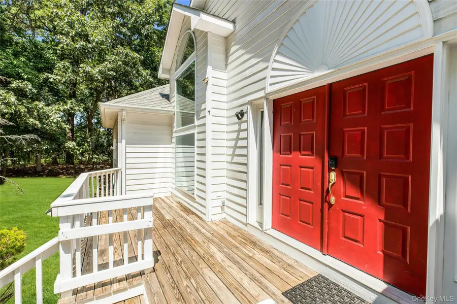 12 Douglas Court, Hampton Bays, NY 11946 - Image #3