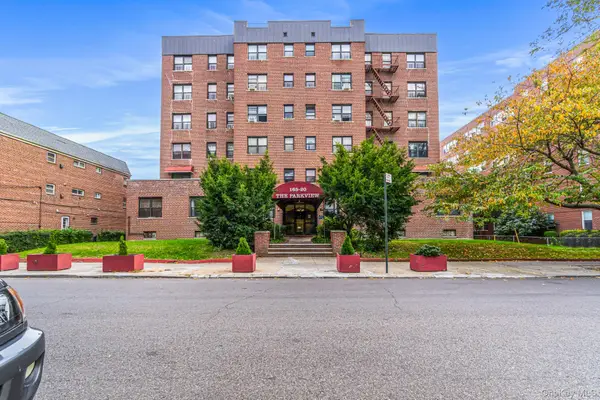 165-20 Highland Ave #201, Jamaica, NY 11432
