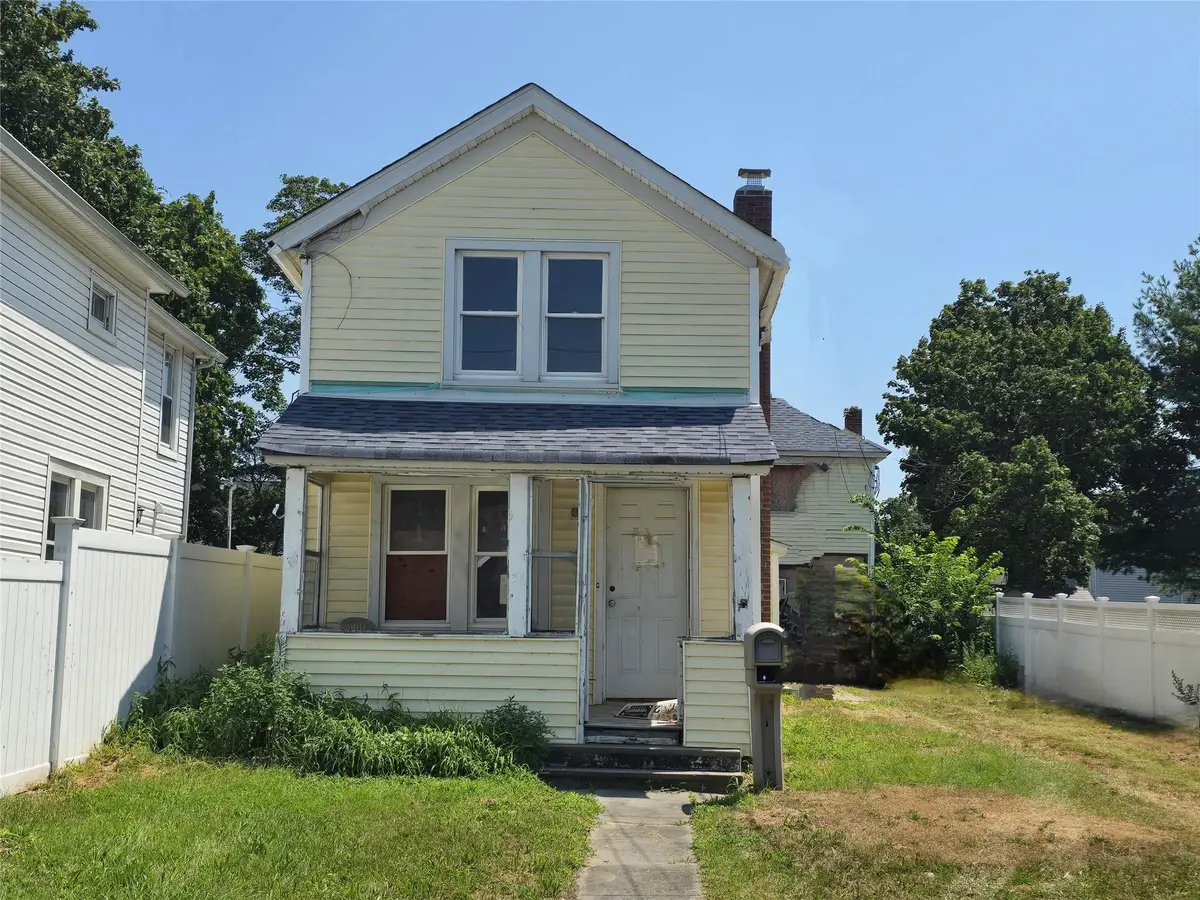31 Union Ave, Patchogue, NY 11772 - Image #1