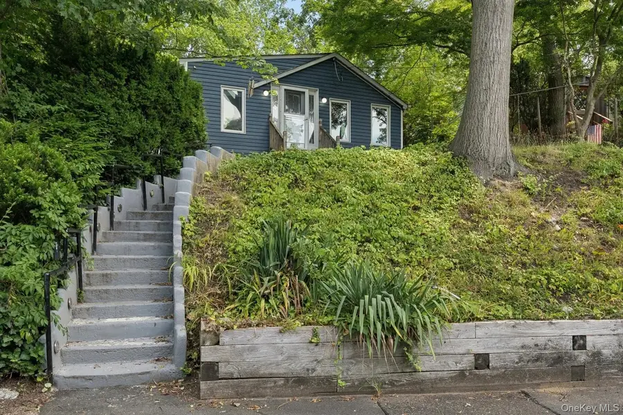 8 Towle Place, Glen Cove, NY 11542 - Image #2