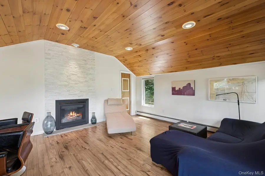 8 Towle Place, Glen Cove, NY 11542 - Image #3