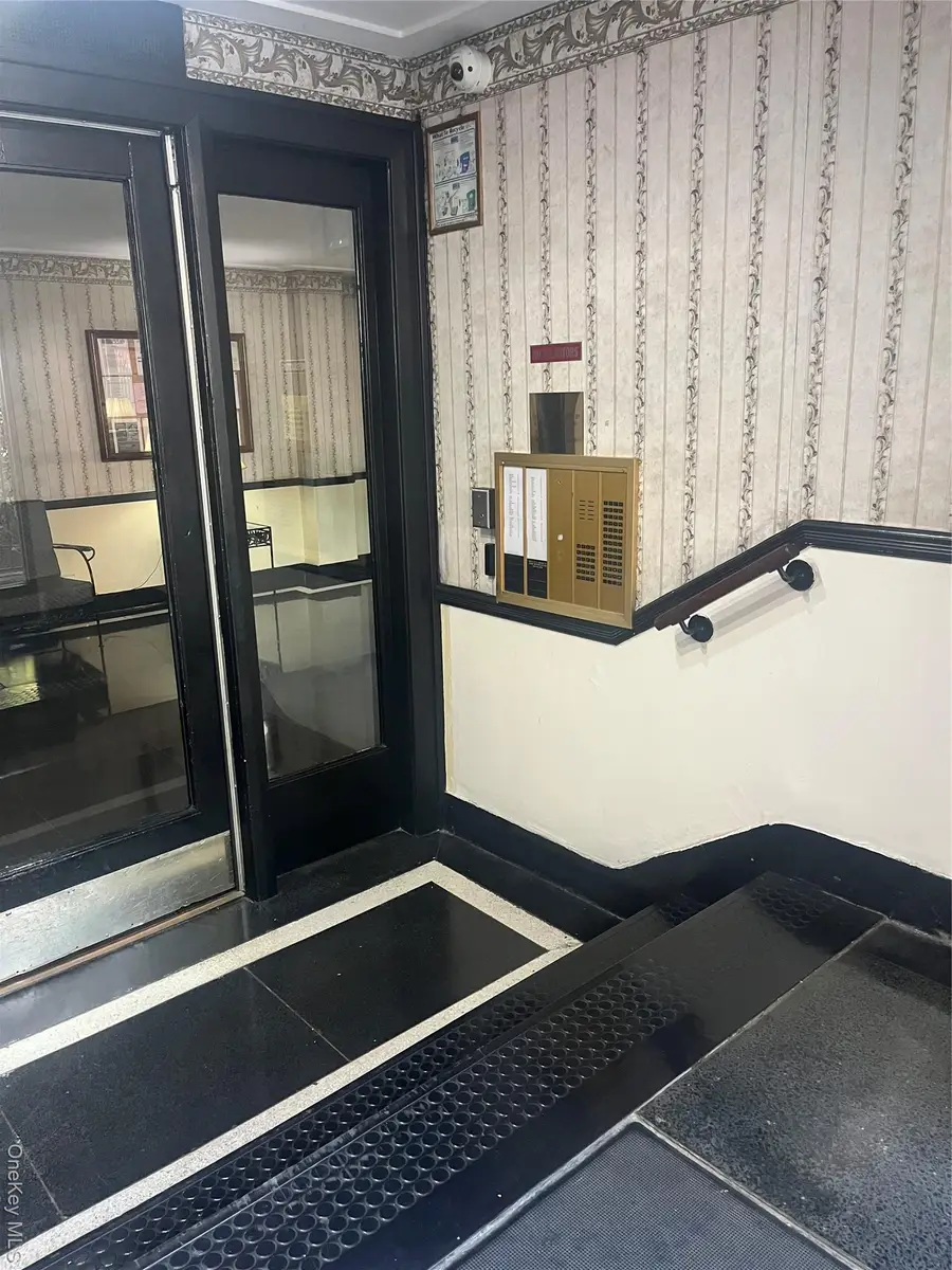 325 E 201 Street #4D, Bronx, NY 10458 - Image #2