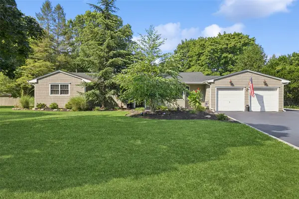 18 Thrush Drive, Smithtown, NY 11787