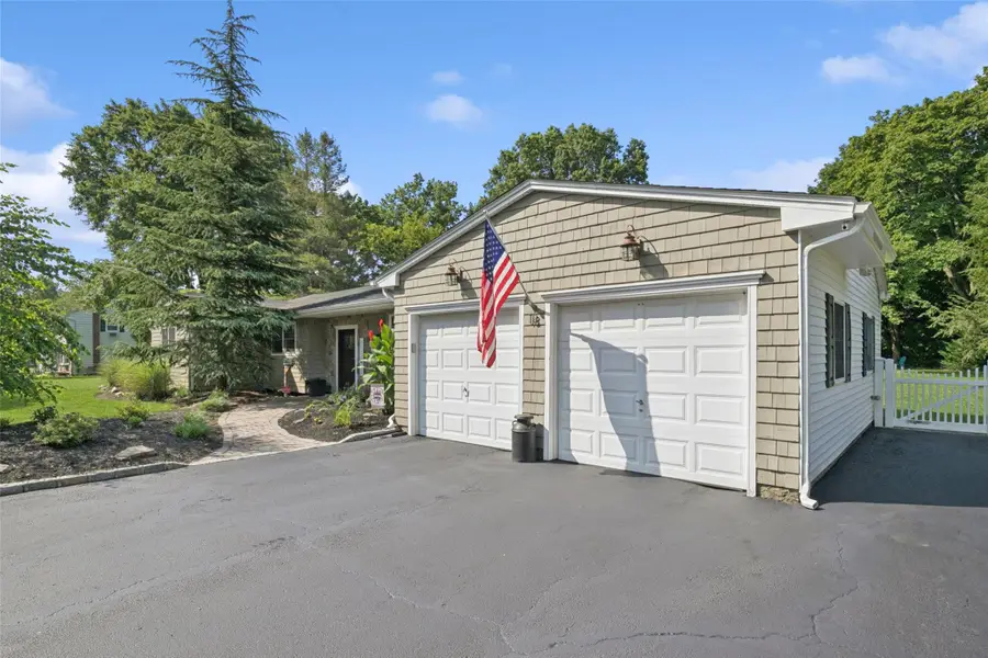 18 Thrush Drive, Smithtown, NY 11787 - Image #2