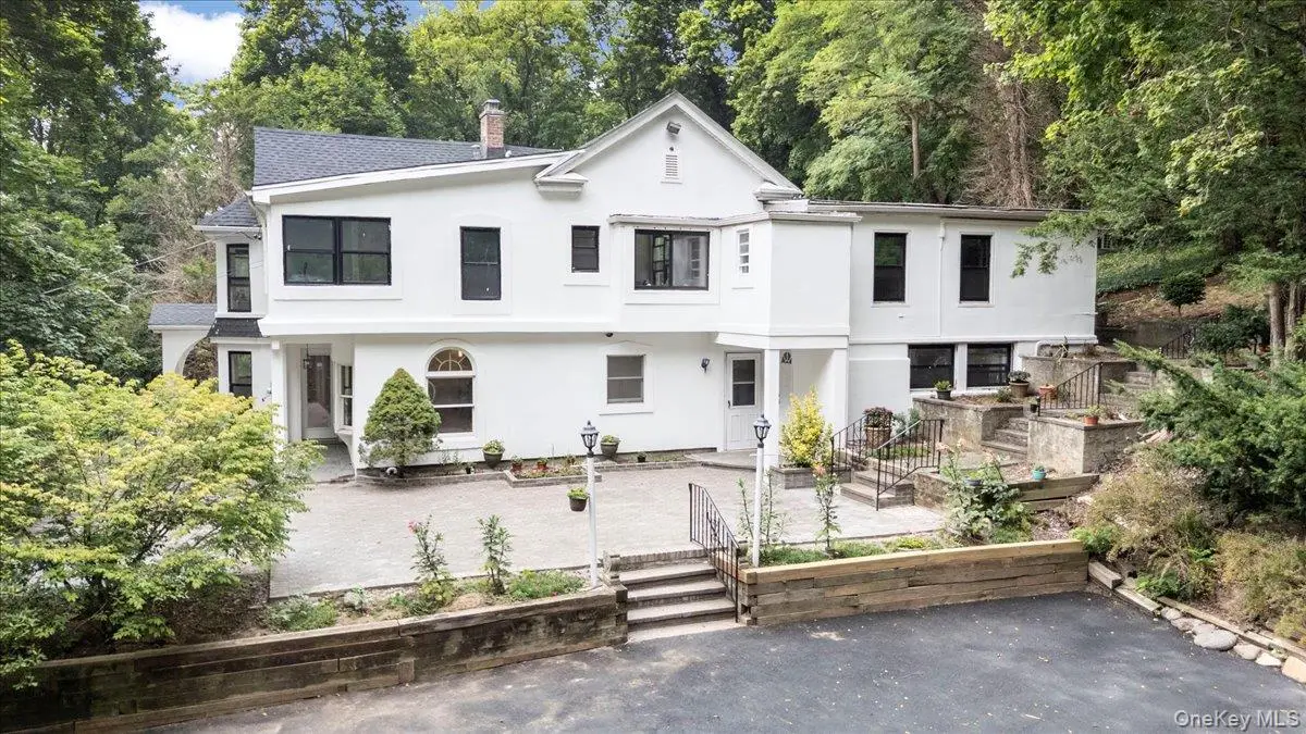 1101 Jericho Oyster Bay Road, Muttontown, NY 11732 - Image #1