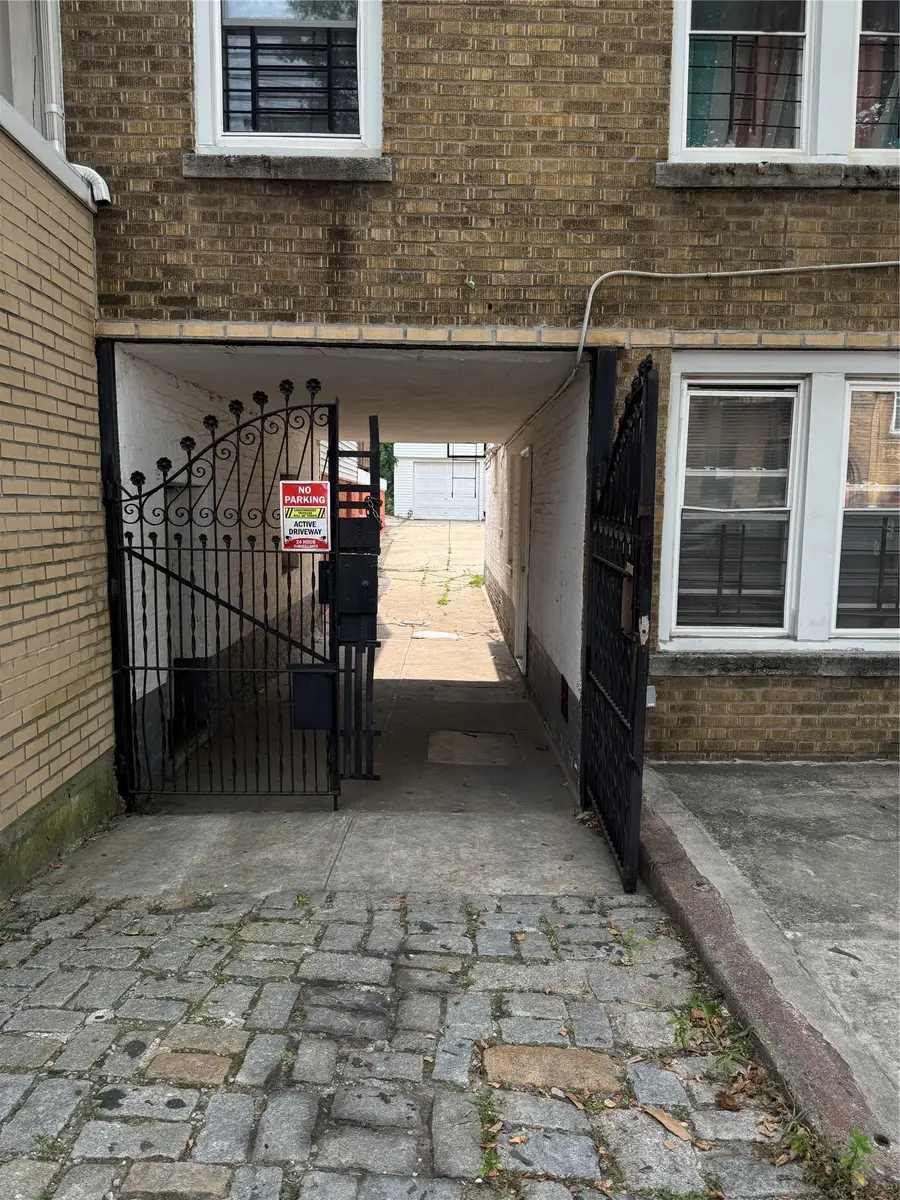 3015 Paulding Avenue, Bronx, NY 10469 - Image #3