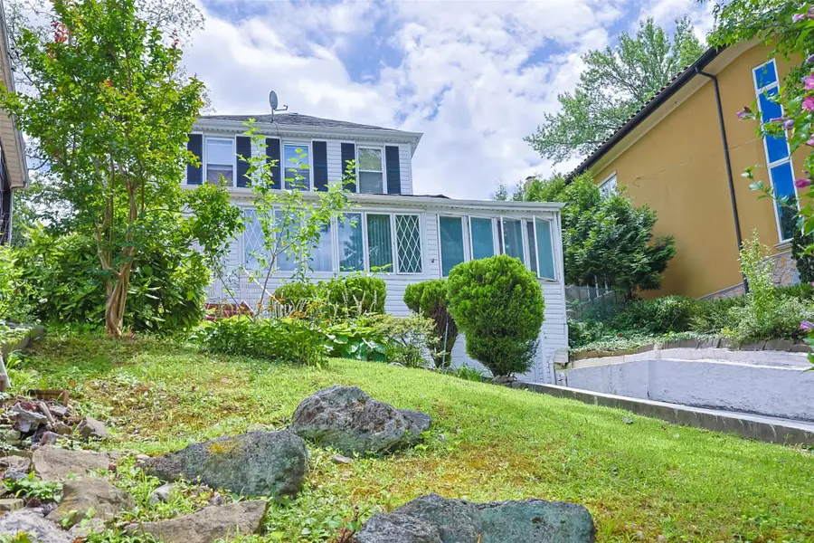 195-12 Mclaughlin Avenue, Hollis, NY 11423 - Image #2