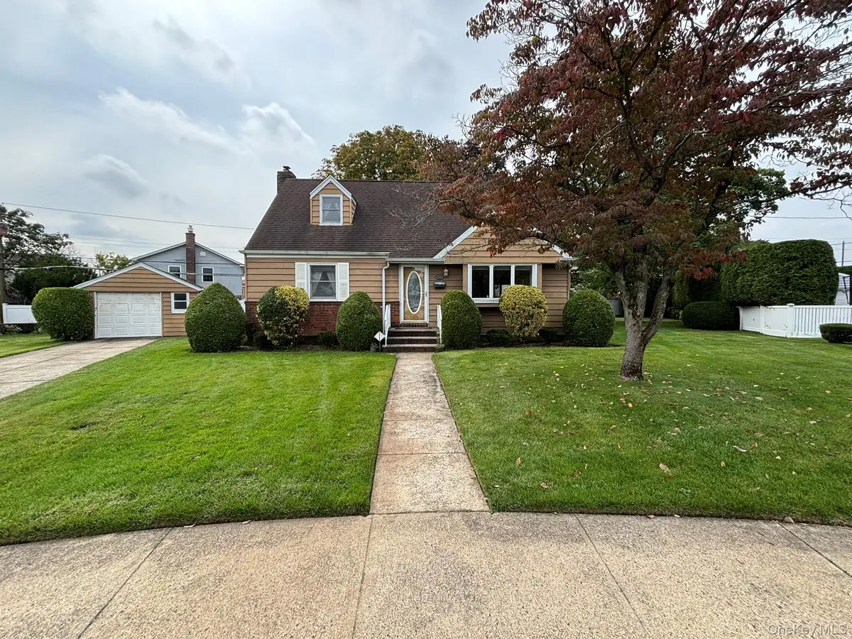 166 Evans Street, New Hyde Park, NY 11040 - Image #1