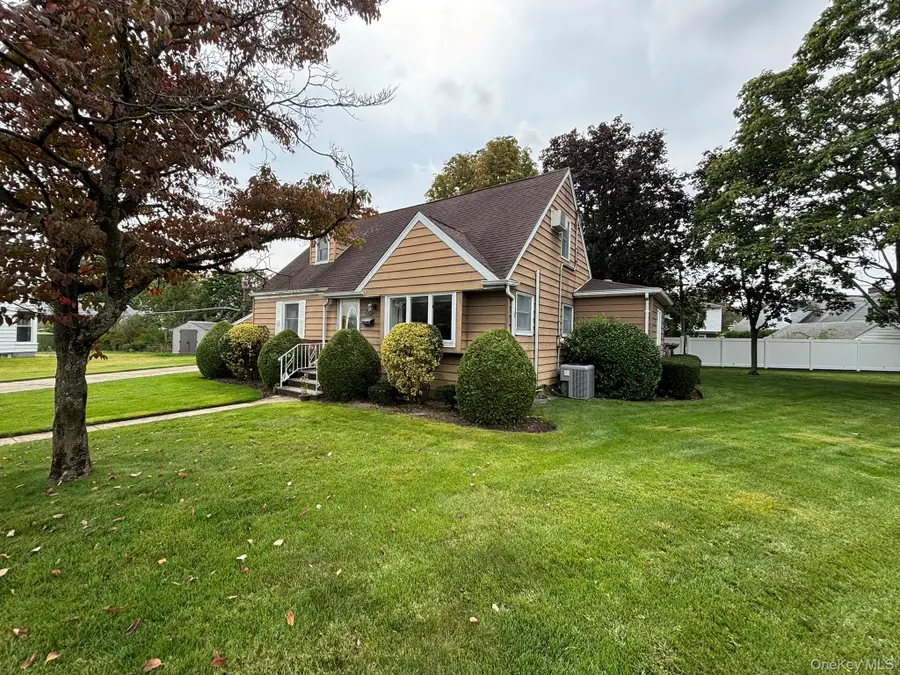 166 Evans Street, New Hyde Park, NY 11040 - Image #2