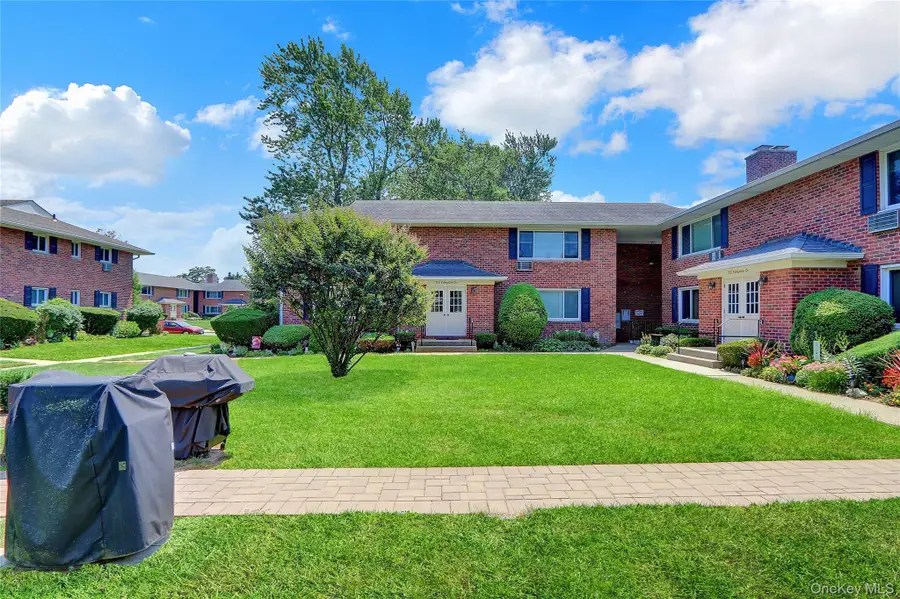 205 Edmunton Drive #H17, North Babylon, NY 11703 - Image #3