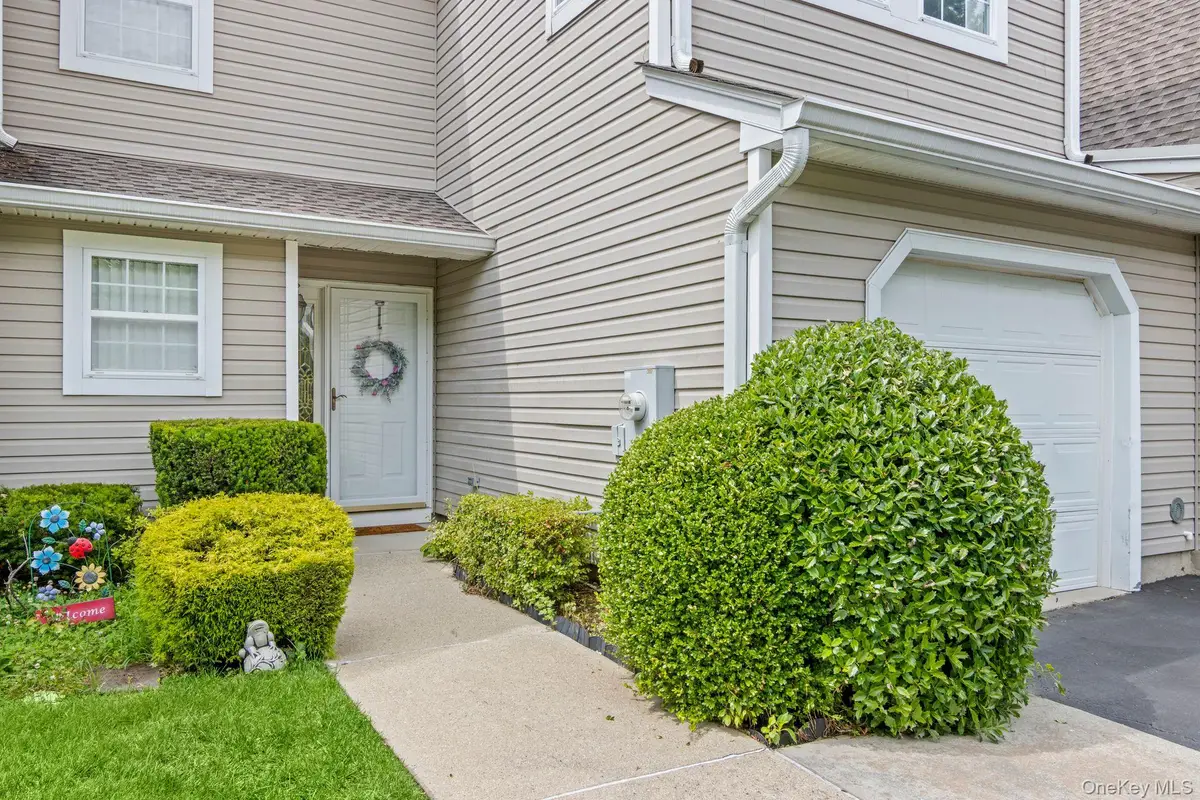 124 Erin Lane, East Setauket, NY 11733 - Image #1