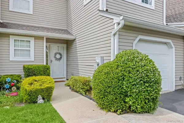 124 Erin Lane, East Setauket, NY 11733