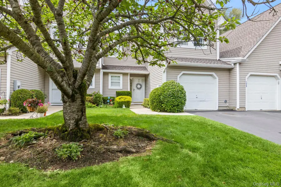 124 Erin Lane, East Setauket, NY 11733 - Image #2