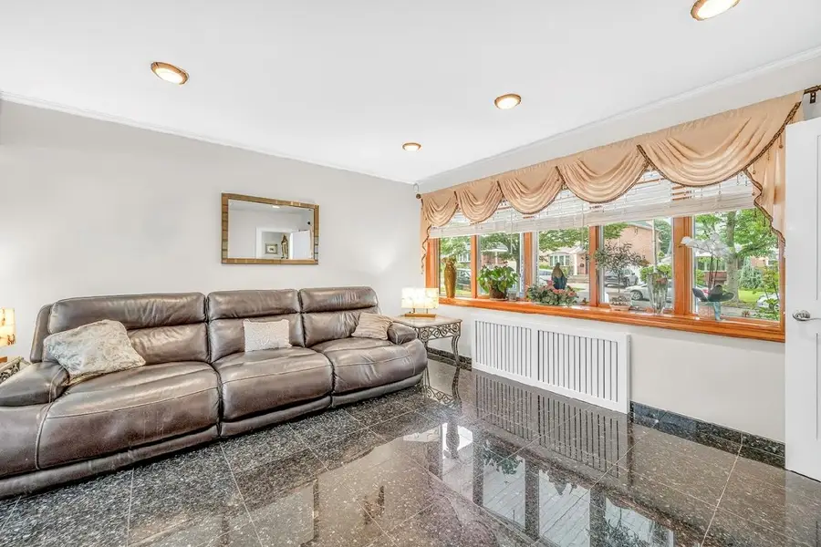 4818 190th Street, Fresh Meadows, NY 11365 - Image #3