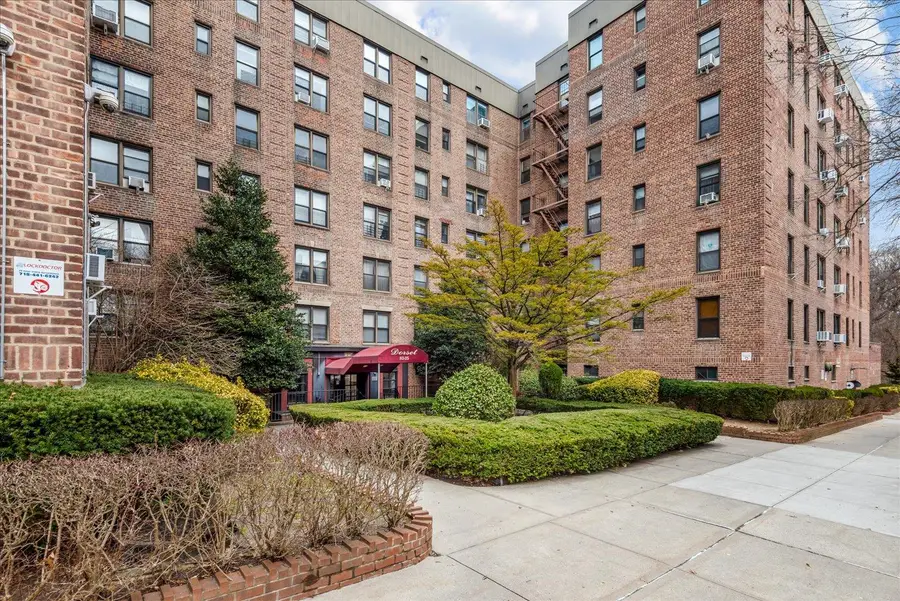 83-25 98th Street #6P, Woodhaven, NY 11421 - Image #2