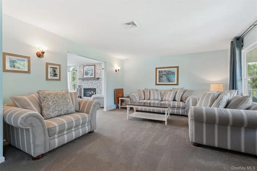 8 Sinnickson Road, Center Moriches, NY 11934 - #3