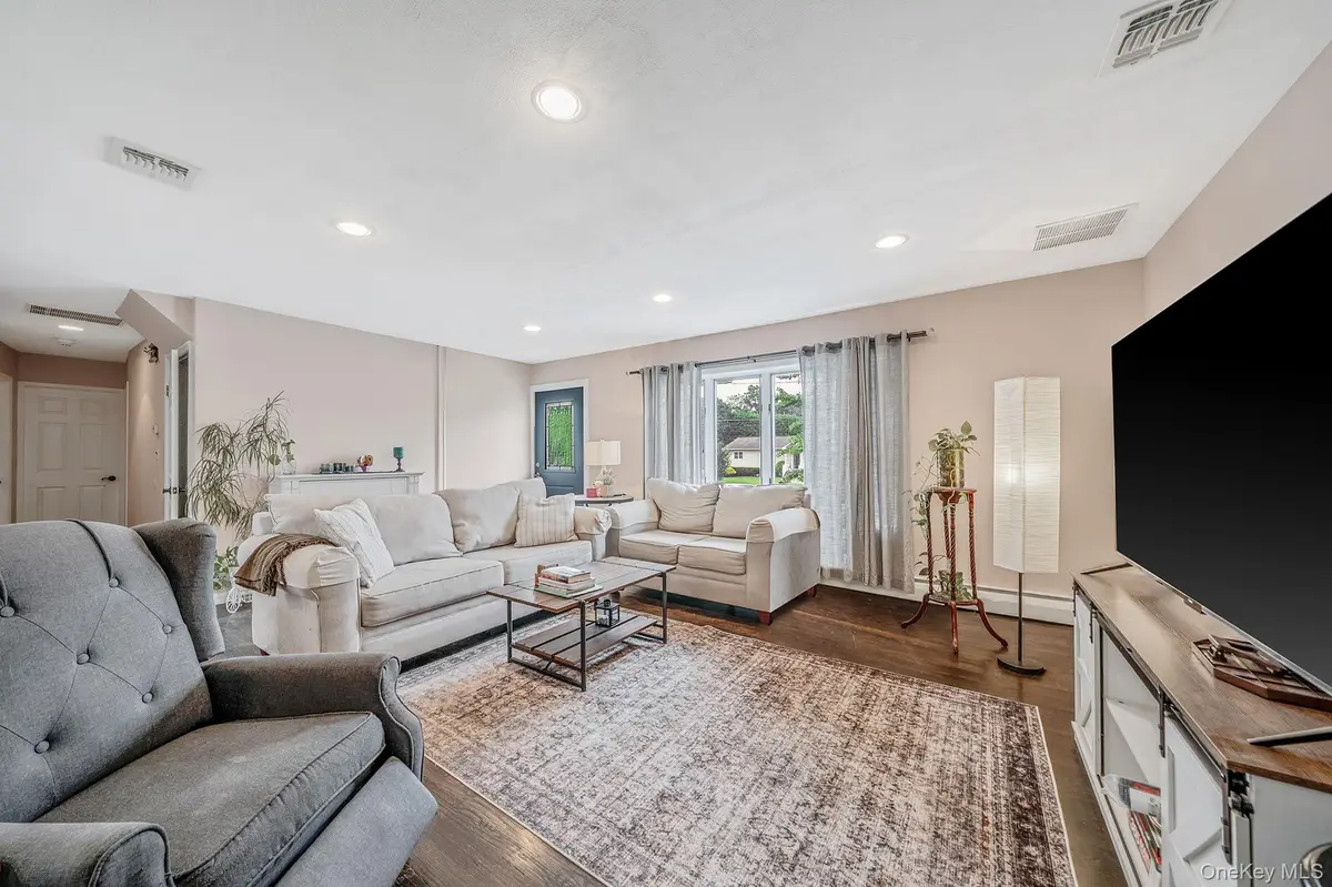 39 Aron Drive, Bohemia, NY 11716 - Image #1