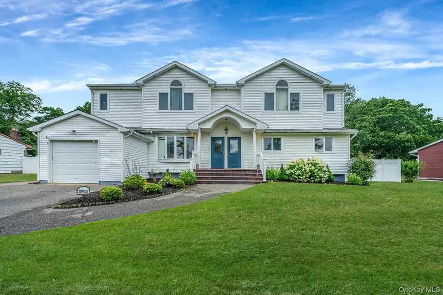 39 Aron Drive, Bohemia, NY 11716 - Image #2