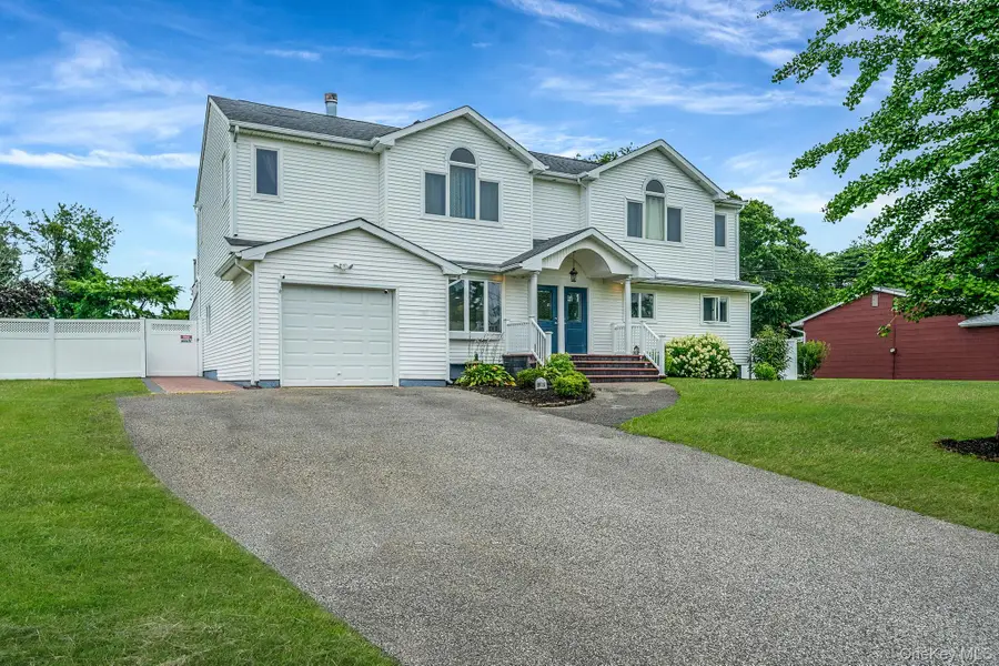 39 Aron Drive, Bohemia, NY 11716 - Image #3