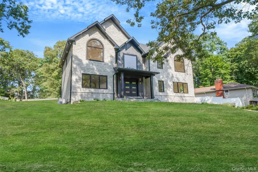 628 Meadow Road, Smithtown, NY 11754 - Image #2