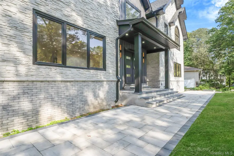 628 Meadow Road, Smithtown, NY 11754 - Image #3