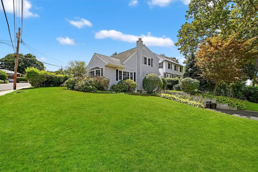 44 Standish Avenue, Yonkers, NY 10710 - Image #2