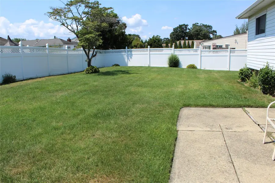 6 Winter Lane, Amityville, NY 11701 - Image #2