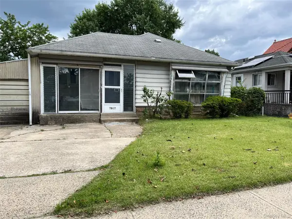 78-07 264 Street, Floral Park, NY 11004