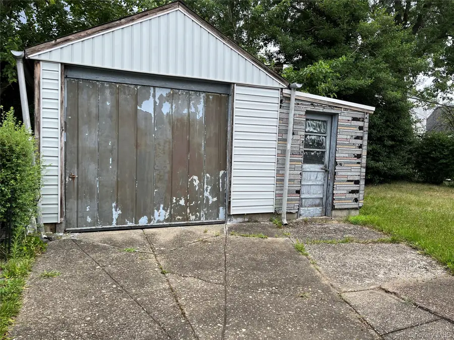 78-07 264 Street, Floral Park, NY 11004 - Image #3