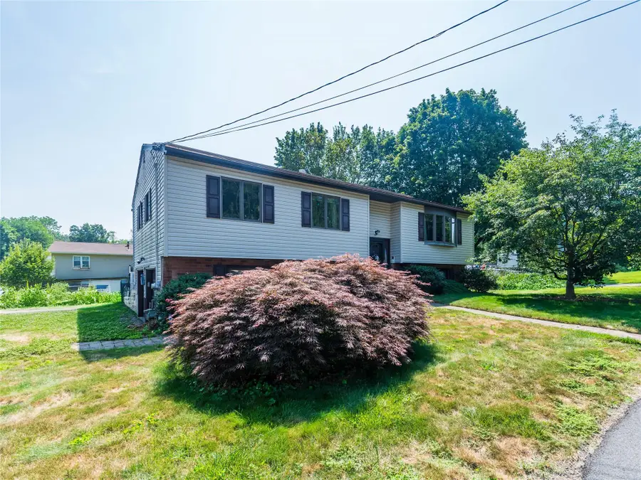 12 Oxford Road, New Windsor, NY 12553 - Image #2